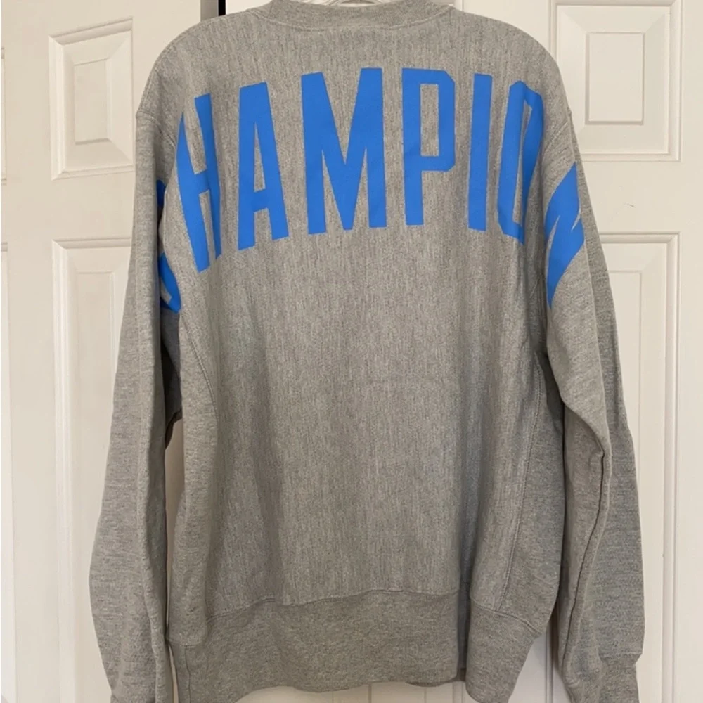 Sweatshirt - Picture 2 of 3